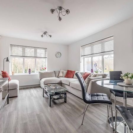 Stylish Home @ Virginia Water Lake & Free Parking Englefield Green エクステリア 写真