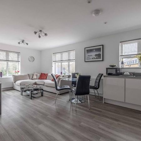 Stylish Home @ Virginia Water Lake & Free Parking Englefield Green エクステリア 写真