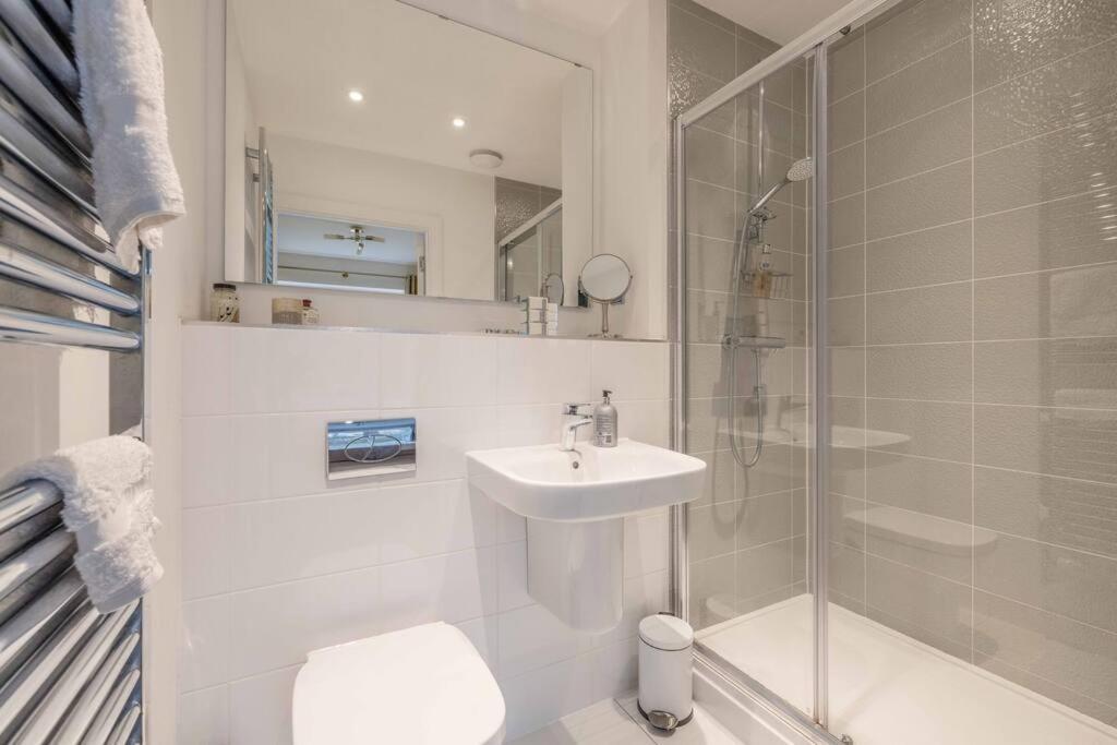 Stylish Home @ Virginia Water Lake & Free Parking Englefield Green エクステリア 写真