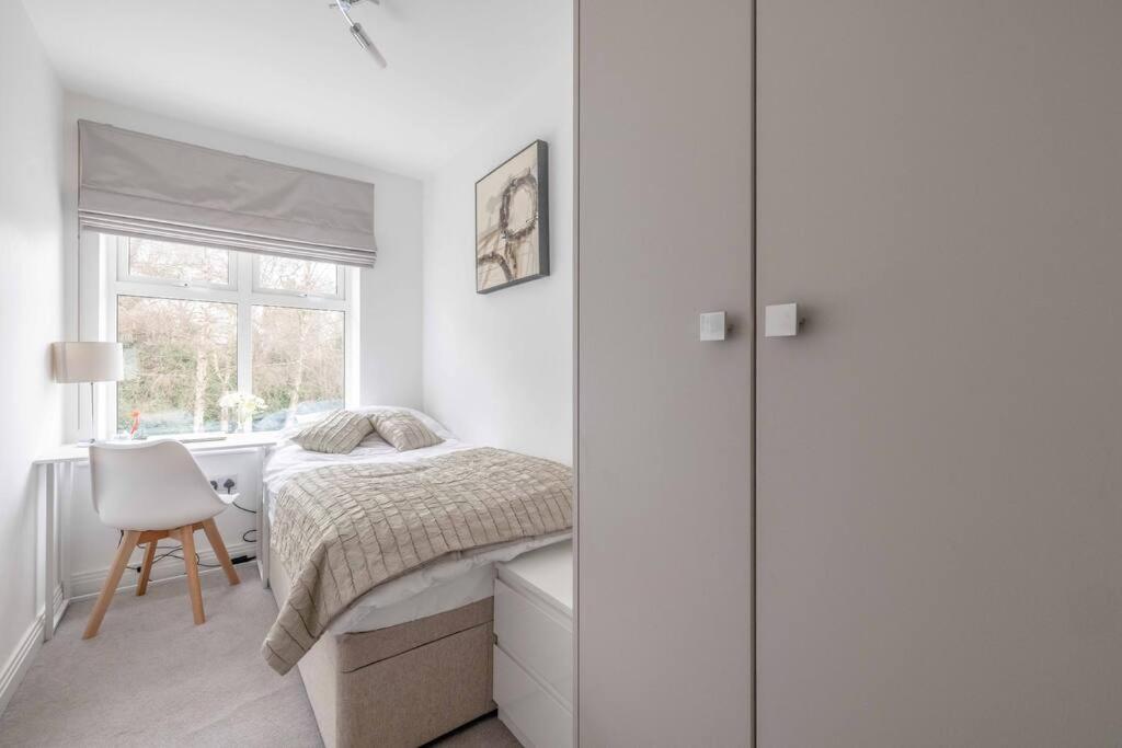 Stylish Home @ Virginia Water Lake & Free Parking Englefield Green エクステリア 写真