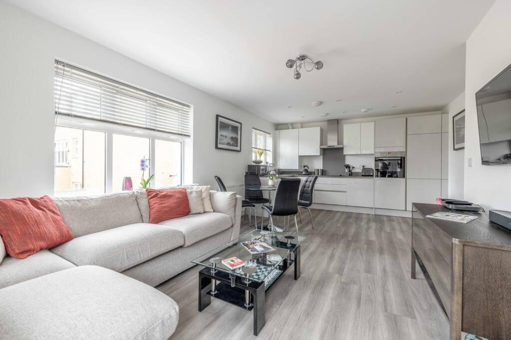Stylish Home @ Virginia Water Lake & Free Parking Englefield Green エクステリア 写真